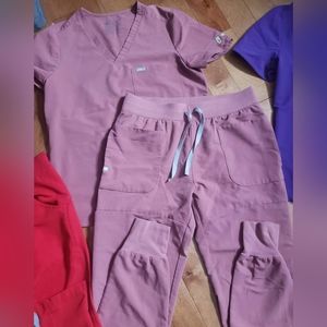 Figs mauve top and joggers M